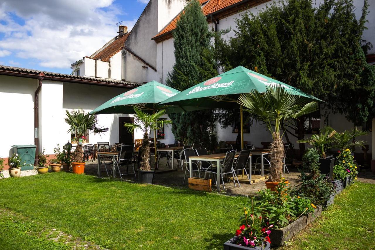 Hotel Rychta Netolice Bagian luar foto