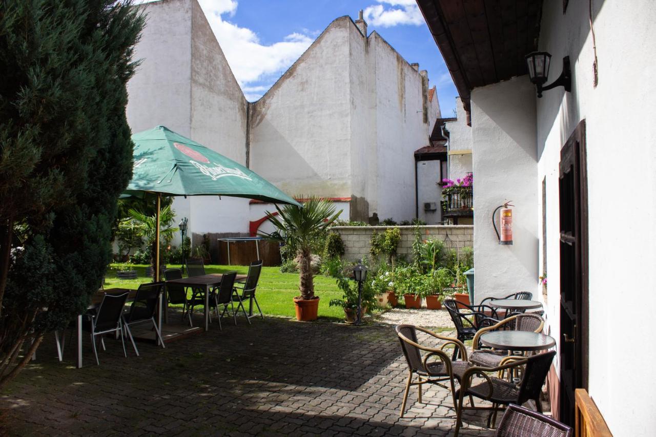 Hotel Rychta Netolice Bagian luar foto
