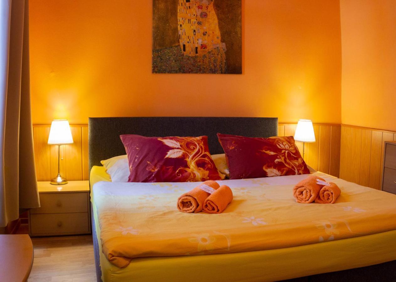 Hotel Rychta Netolice Bagian luar foto