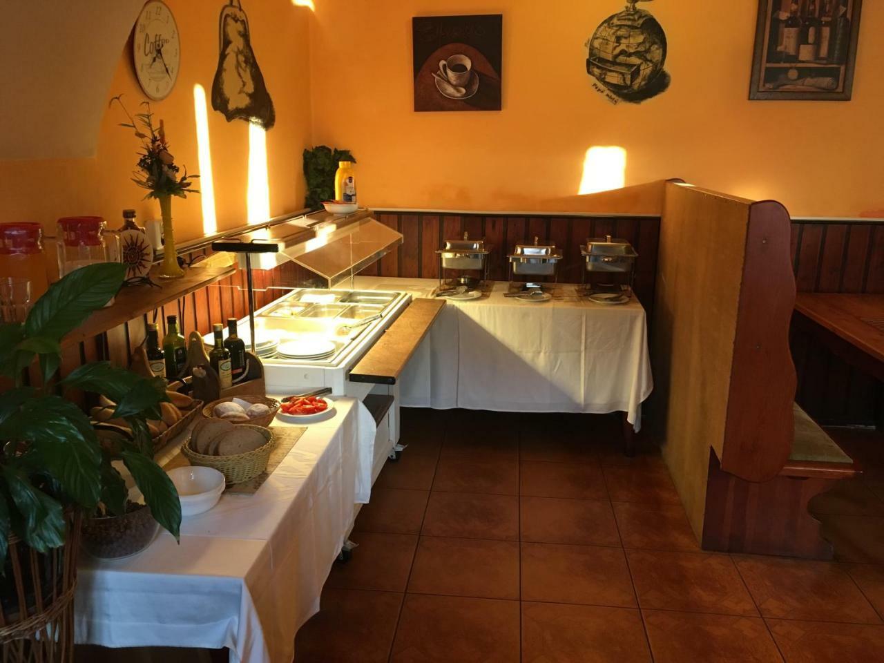 Hotel Rychta Netolice Bagian luar foto